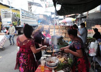 Vendedores del mercado La Terminal.