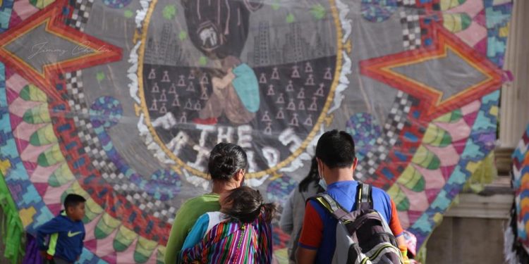 Jóvenes totonicapenses exhiben barriletes y llaman a mantener vivas las tradiciones