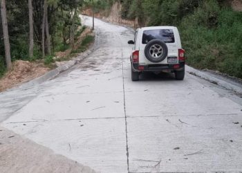 Continúa mejoramiento de caminos rurales en Zacualpa