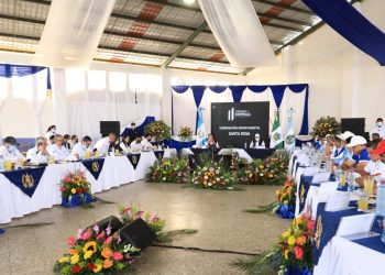 Presidente insta a vacunarse contra el COVID-19 en Santa Rosa