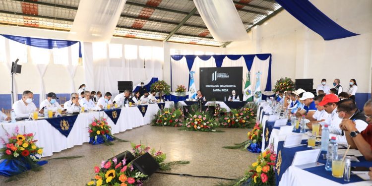 Presidente insta a vacunarse contra el COVID-19 en Santa Rosa