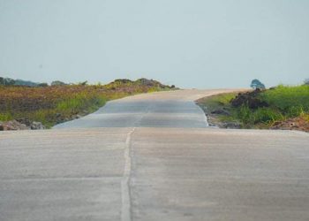 Más de 2 mil personas se favorecen con pavimentación de tramo en Santa Cruz Muluá