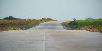 Más de 2 mil personas se favorecen con pavimentación de tramo en Santa Cruz Muluá