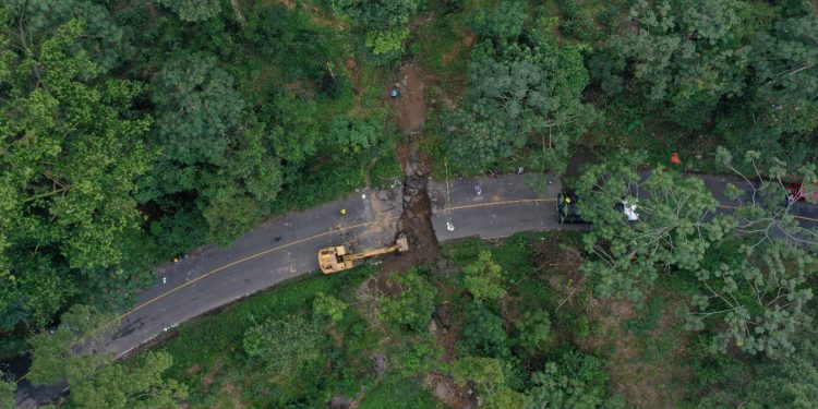 CIV empieza reparación de tramo afectado por lluvias en zona costera de San Marcos