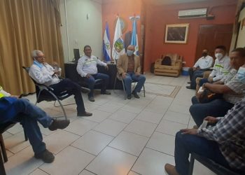 Gobernador de Jutiapa media en conflicto para continuar con mejoramiento de carretera