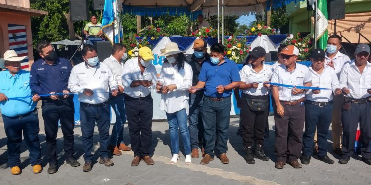 Codede entrega proyectos de desarrollo en Nueva Concepción