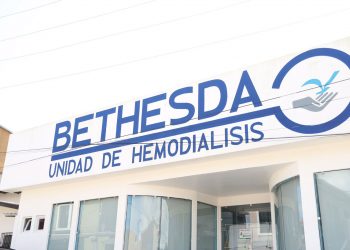 IGSS presenta centro de hemodiálisis de Cobán