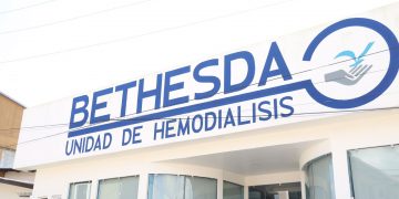 IGSS presenta centro de hemodiálisis de Cobán