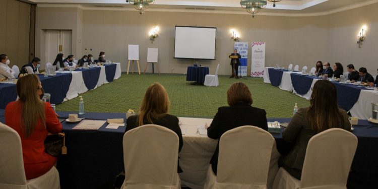 Autoridades analizan situación del empleo y emprendimiento juvenil