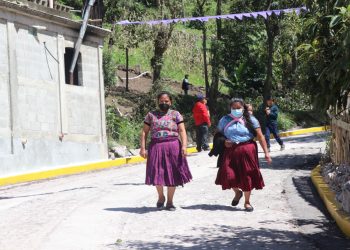 Optimización de camino rural contribuye a la economía en San Antonio Sacatepéquez