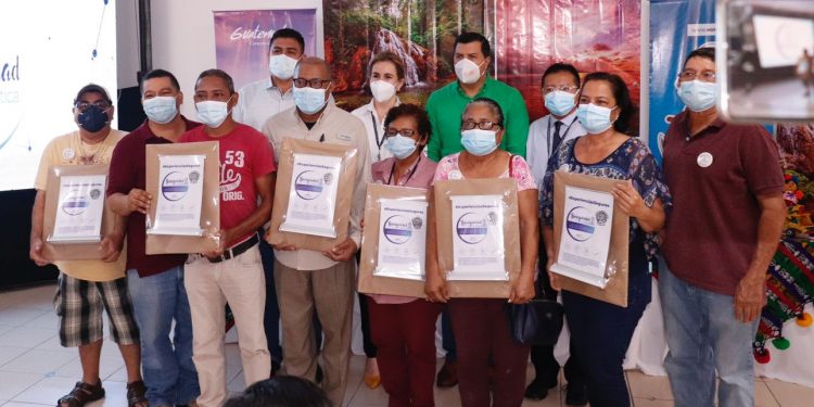 Gremiales y asociaciones izabalenses reciben sello de bioseguridad turística