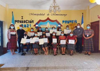 Beneficiarios del Programa Nacional de Educación Alternativa clausuran ciclo en Momostenango