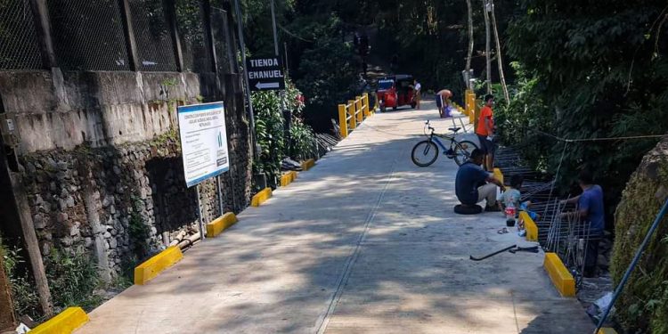 Inauguran puente vehicular en área rural de El Asintal