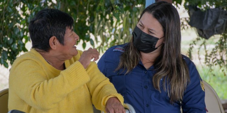 Llevan ayuda a adultos mayores de Rabinal