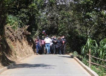 Habitantes de Santa Clara La Laguna se transportarán en mejores condiciones