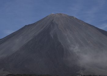 Autoridades recorren comunidades aledañas al volcán de Pacaya para identificar rutas de evacuación