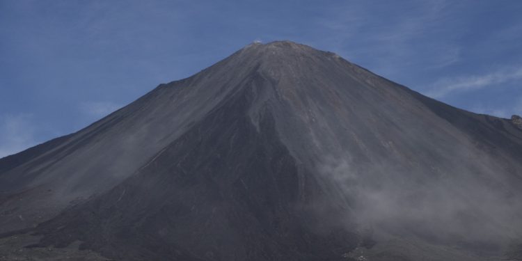 Autoridades recorren comunidades aledañas al volcán de Pacaya para identificar rutas de evacuación