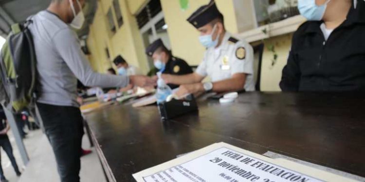 Policía Nacional Civil recibe más de 26 mil 300 solicitudes para el curso de agente