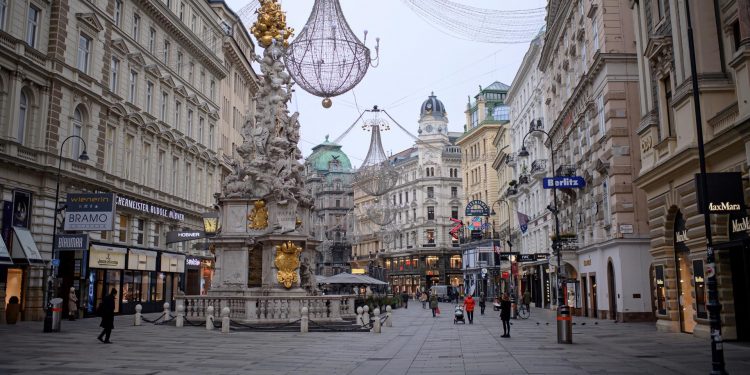 Los contagios llevan a medidas en Europa, como el confinamiento en Austria