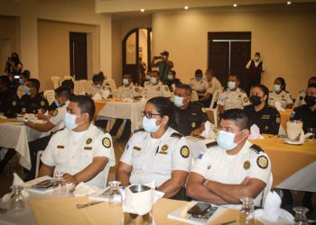 Capacitan a agentes policiales en cultura de paz en Retalhuleu