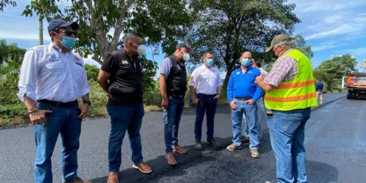 Supervisan trabajo de recapeo en autopista CA-9 sur