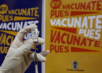 Colombia empieza a exigir carné de vacunación COVID-19 para lugares de ocio