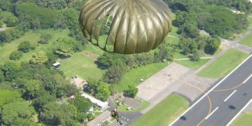 Comienza curso básico de paracaidismo para personal civil