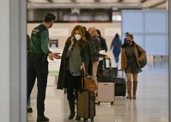 España endurece los controles en las entradas ante la nueva variante ómicron