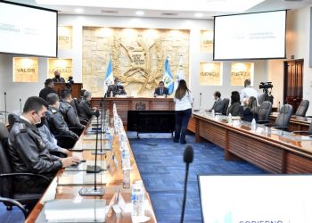 Ejército y SAT firman convenio para fortalecer controles del ingreso de embarcaciones al país