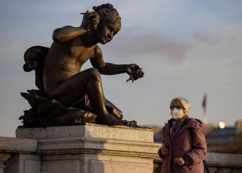 Francia administrará una tercera dosis a los mayores de 40 años