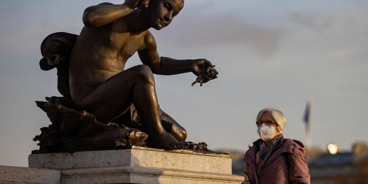 Francia administrará una tercera dosis a los mayores de 40 años