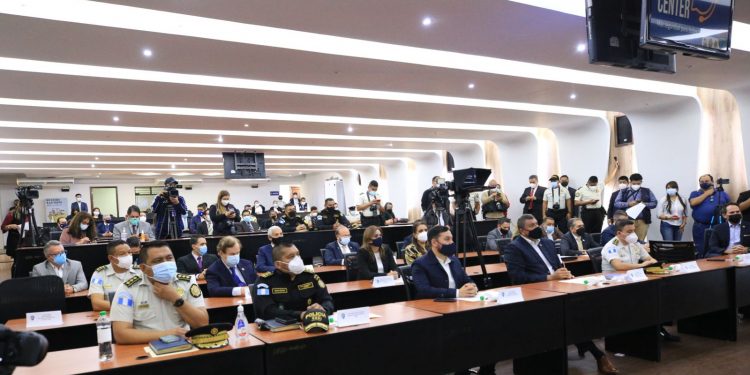 Con apoyo de EE. UU., Gobierno lanza Call Center 1561 para recibir denuncias