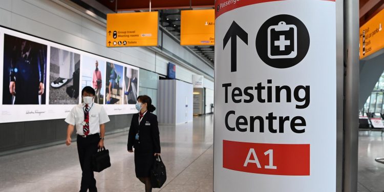 El Reino Unido detecta al menos dos contagios con la variante ómicron