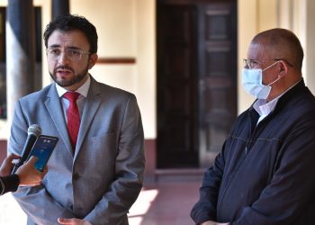 Instan a no bajar la guardia de vacunación contra COVID-19 en la última época del año