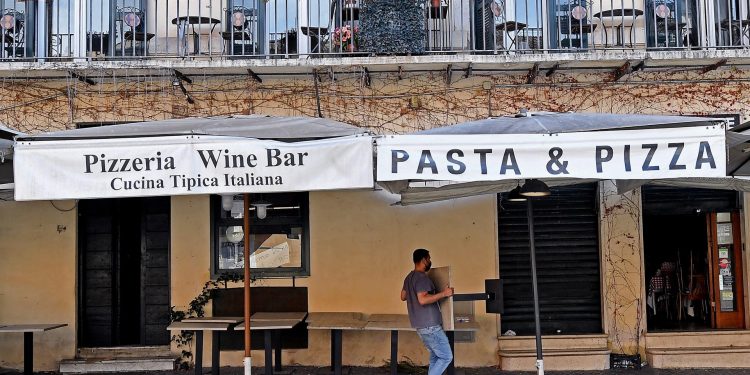 Italia refuerza el pase sanitario en Navidad y amplía la obligación de vacuna