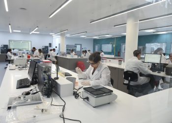 Brasil autoriza importar un componente de la vacuna de COVID-19 hecho en Argentina