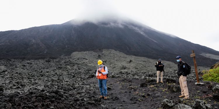 Conred comparte recomendaciones por temporada de ascenso a volcanes