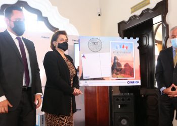 Presentan matasellos debido a bicentenario de Guatemala y Perú