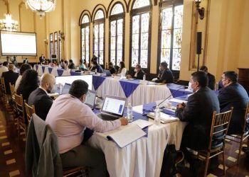 Instalan mesa de diálogo por actividad minera en El Estor, Izabal