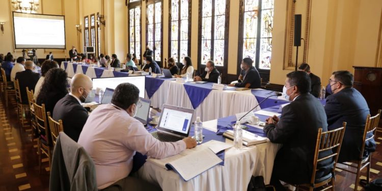 Instalan mesa de diálogo por actividad minera en El Estor, Izabal