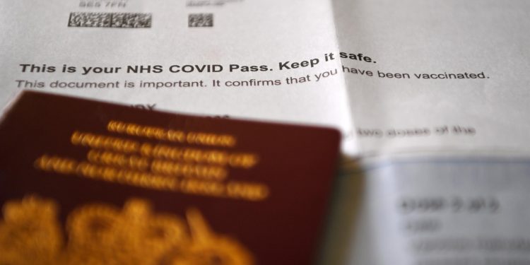 La vacuna de refuerzo se incluirá en el pasaporte COVID-19 del Reino Unido