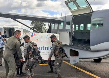 Trasladan 44 mil dosis de la vacuna Pfizer a Huehuetenango