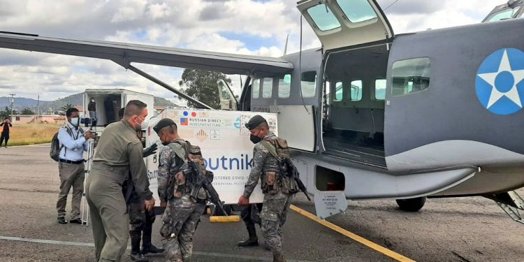 Trasladan 44 mil dosis de la vacuna Pfizer a Huehuetenango