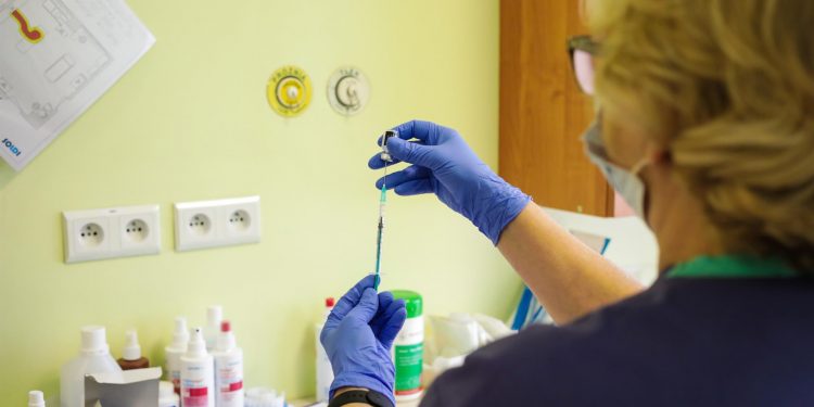 La cuarta ola fuerza a Europa central a volver a confinamientos y cierres