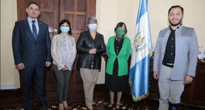 Firman convenio para apoyar a más de 10 mil mujeres sobrevivientes de la violencia