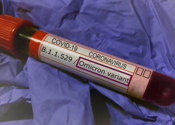 Variante ómicron ya está en casi 60 países, pero abundan los casos leves