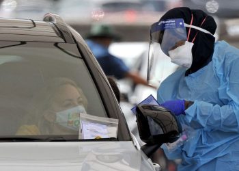 Casos de COVID bajan un 2 % globalmente pese al repunte en Europa Occidental