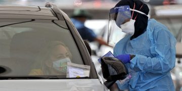 Casos de COVID bajan un 2 % globalmente pese al repunte en Europa Occidental