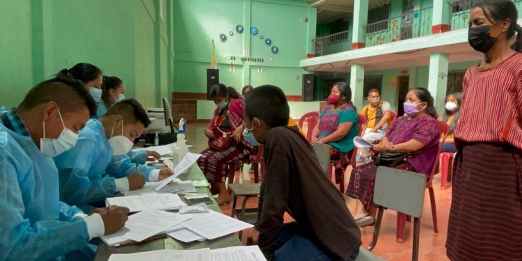 Mineduc reafirma compromiso con plan de vacunación en Huehuetenango