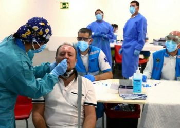 España supera la barrera de los 100 mil contagios por covid en un día